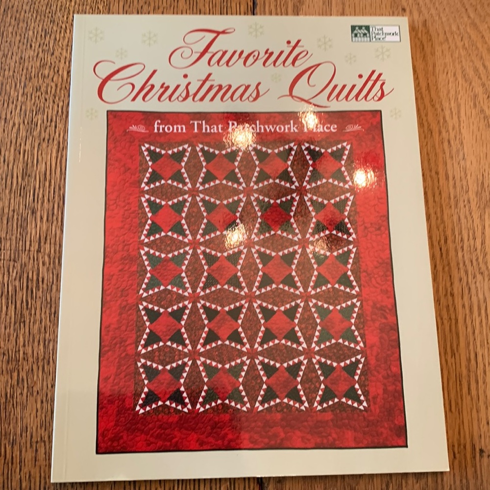 Favorite Christmas Quilts book by That Patchwork Place 95 pages quilt projects